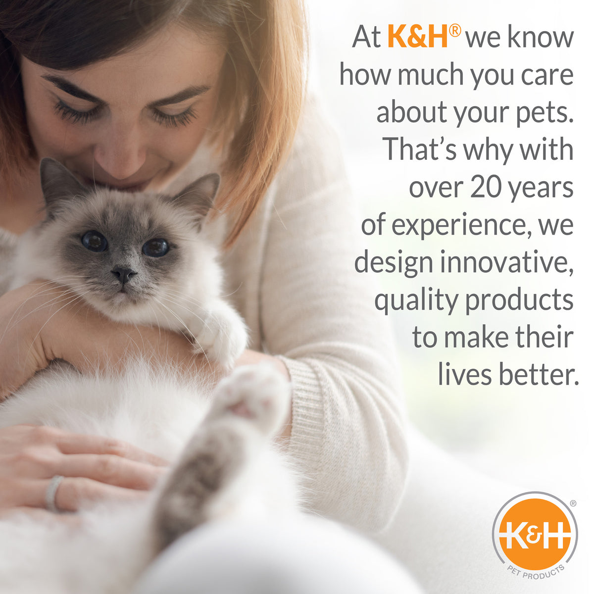 K&H Thermo-Kitty Cuddle Up — shown in use