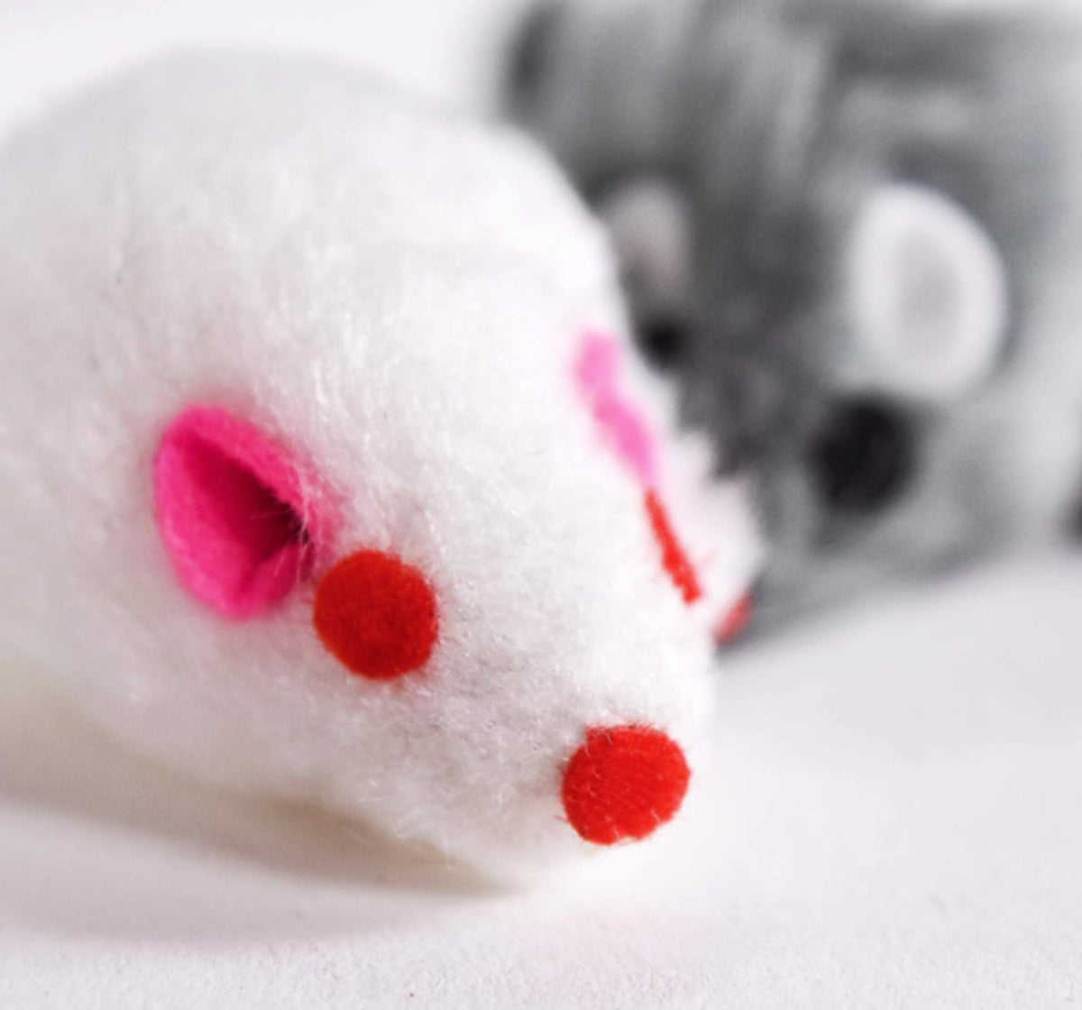 Penn-Plax Play Fur Mice Cat Toys, Mixed Bag of 12 Play Mice, 3 Color Variety Pack, Black and White — product image 9