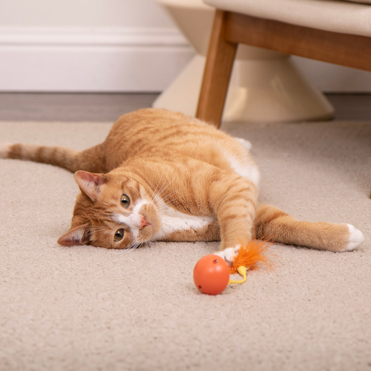 SmartyKat Tip ‘N Dip – Interactive Cat Toy with Feathers and Wobble Action, Orange — product image 7